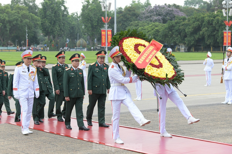 Lãnh đạo Đảng, Nhà nước viếng Chủ tịch Hồ Chí Minh nhân Ngày sinh của Người ảnh 5