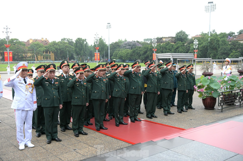 Lãnh đạo Đảng, Nhà nước viếng Chủ tịch Hồ Chí Minh nhân Ngày sinh của Người ảnh 6