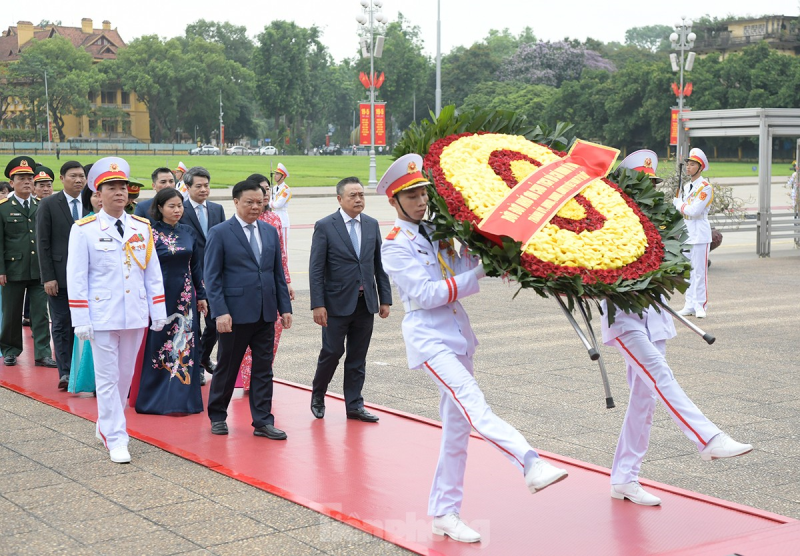 Lãnh đạo Đảng, Nhà nước viếng Chủ tịch Hồ Chí Minh nhân Ngày sinh của Người ảnh 9