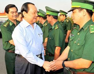 Lãnh đạo thành phố chúc Tết bộ đội biên phòng và các hộ nghèo