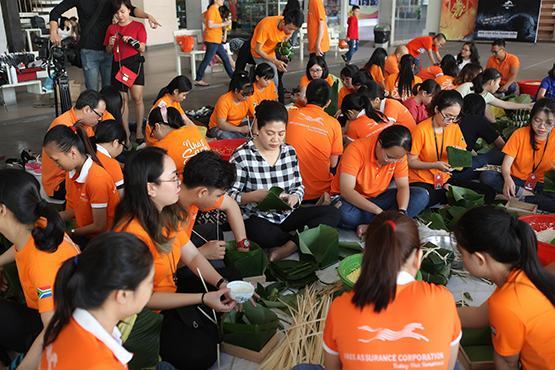 2.000 bánh chưng tặng người nghèo ăn Tết