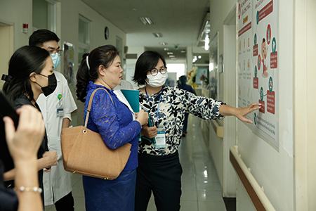 Lào, Campuchia học tập mô hình nuôi con bằng sữa mẹ ở Việt Nam