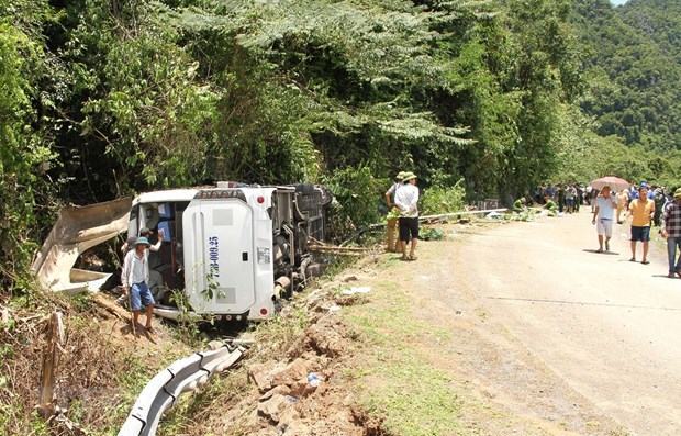 Lắp đặt hộ lan có trợ lực ngăn xe lật xuống vực, đâm vách núi