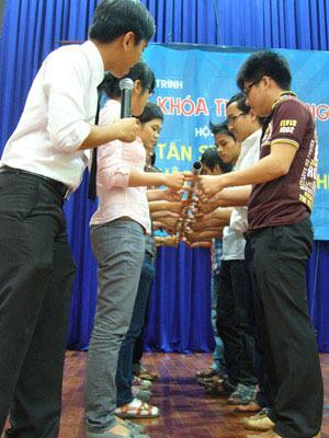 Lấp “lỗ hổng” kỹ năng cho sinh viên