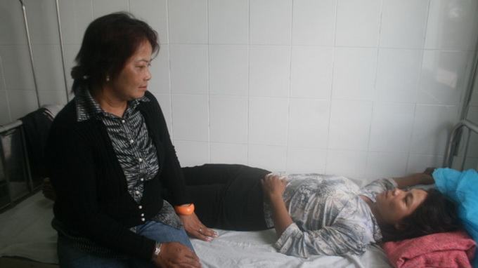 Lật xe công nông chở công nhân, 1 người chết, gần 20 bị thương