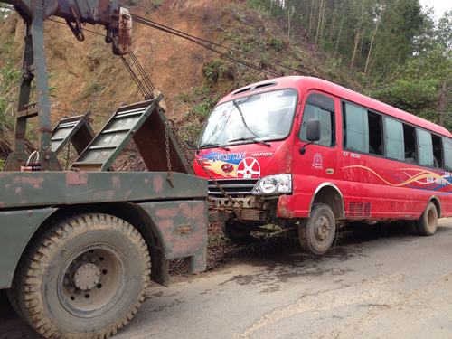 Lật xe trên quốc lộ 14G, 2 người chết