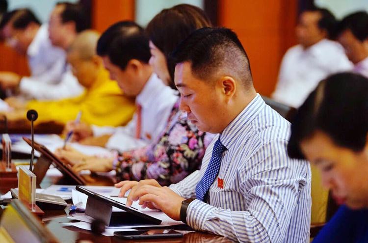 HĐND TP HCM lần đầu tiên họp không giấy