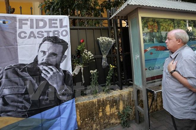 Lễ viếng cảm động Lãnh tụ Fidel Castro tại Đại sứ quán Cuba