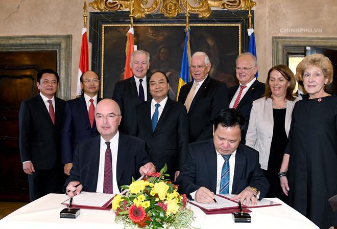 Thủ tướng nói chuyện với SV ĐH IMC (Áo)