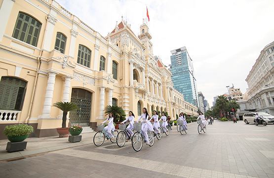 Lan tỏa nét đẹp áo dài Việt