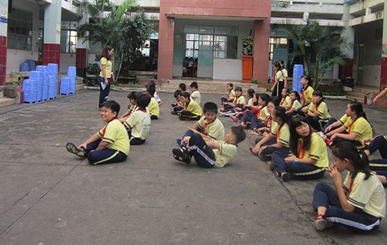 Tổ chức dạy học 2 buổi/ngày: Nhằm đảm bảo quyền lợi HS