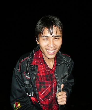 Liều chết cứu cô gái nhảy sông tự vẫn