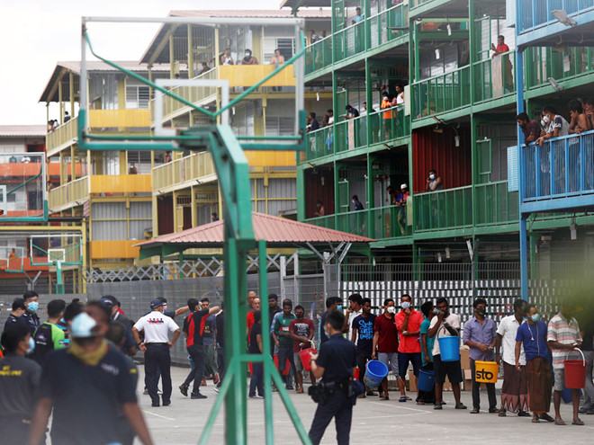 Lao động nhập cư tại các khu tập thể ở Singapore /// Reuters
