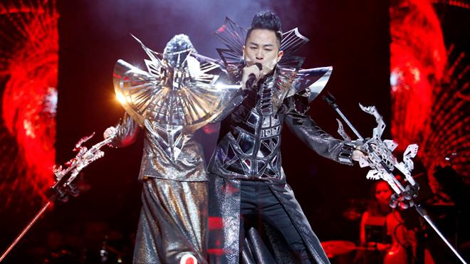 Lỗ vẫn làm… live show riêng