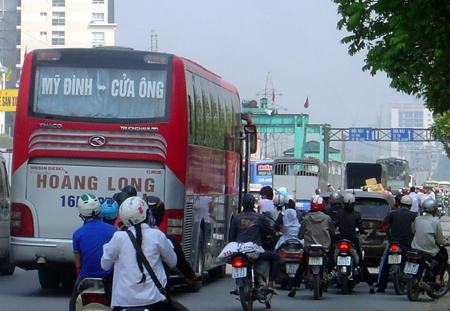 Loạn bến “cóc”, xe “dù”