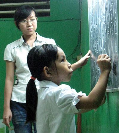 Lớp học chữ của trẻ em lò gạch