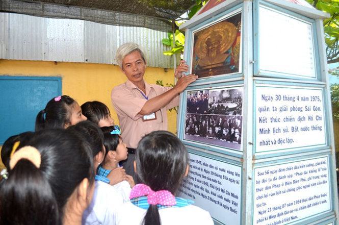 “Lớp học ngoài trời” của thầy Bá Tước