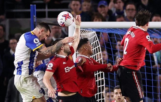 Luke Shaw bần thần vì sai lầm ngớ ngẩn khiến MU thua Brighton