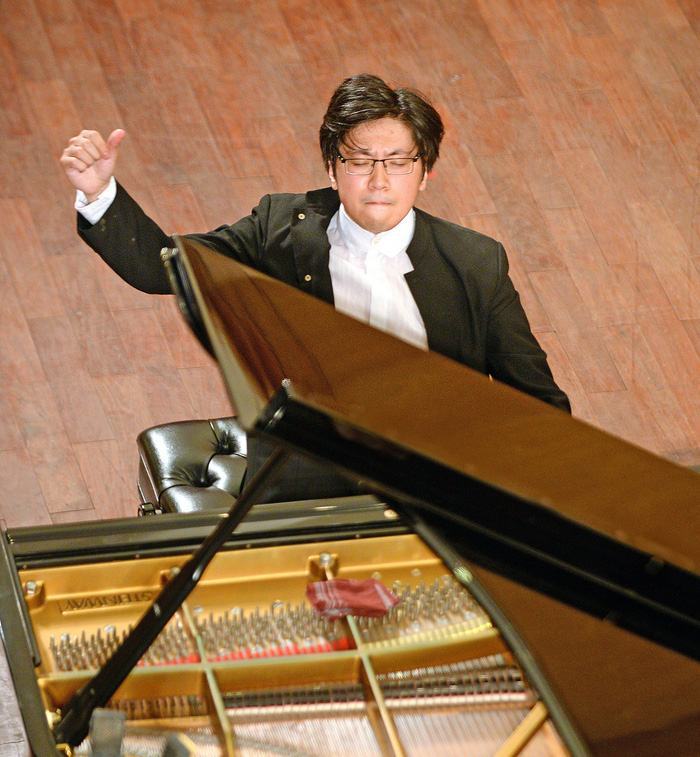 Lưu Hồng Quang đoạt giải nhì tại cuộc thi Piano quốc tế