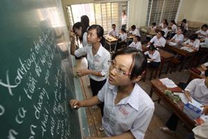 Luyện thi đại học bằng… văn mẫu