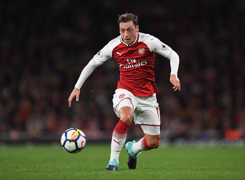 Lý do đằng sau việc Ozil ở lại Arsenal