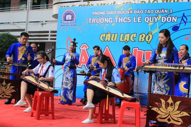 Lý ngựa ô thay chuông chuyển tiết, học trò khoái chí