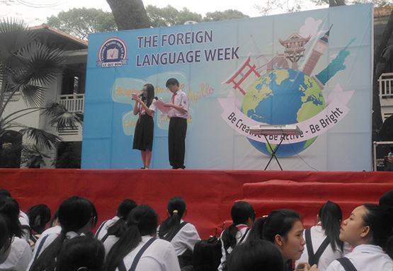 Giao lưu, đối thoại tiếng Anh, Pháp, Nhật, Đức