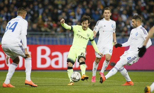 man-city-thang-dam-luot-di-dat-mot-chan-vao-tu-ket-1