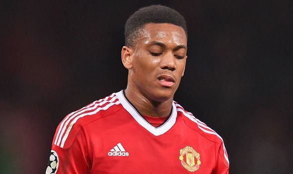‘Man Utd cần mua tiền đạo mới, Martial quá kém cỏi’