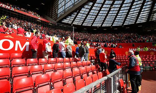 Man Utd chịu thiệt hại thế nào vì vụ nhầm bom