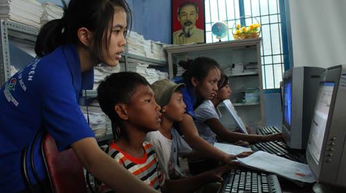 Mang cuộc sống mới về quê nghèo