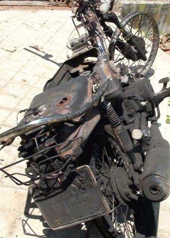 Mang xăng vào trường thiêu xe chị gái