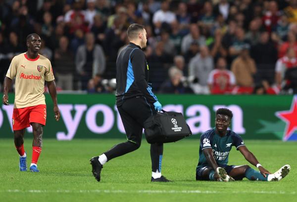 Mạo hiểm dùng Bukayo Saka, Arsenal trả giá đắt