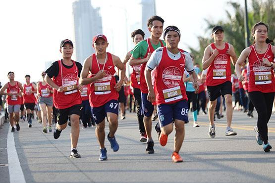 Gần 13 ngàn vận động viên tham gia Giải Marathon Quốc Tế TP.HCM Techcombank 2019