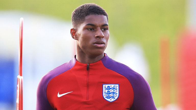 Marcus Rashford bất ngờ được “tặng quà”