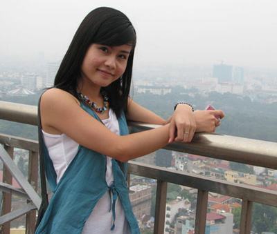 Em sẽ mặc những gì hợp với hoàn cảnh và quan trọng là tiện lợi cho mình, làm thế nào để mình luôn lịch sự và vẫn trẻ trung, năng động và kín đáo. (Ảnh: Thanh Huyền)