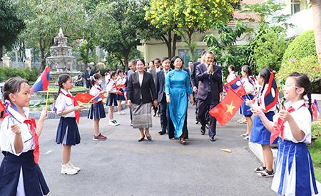 TP.HCM đón đoàn mặt trận thủ đô Viêng Chăn và tỉnh Champasak sang thăm và làm việc