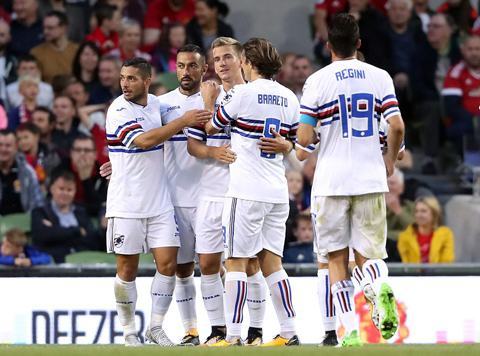 Niềm vui của các cầu thủ Sampdoria sau khi ghi bàn