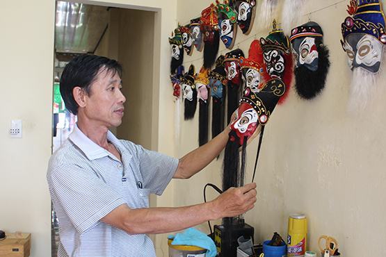 Người “thổi hồn” cho mặt nạ tuồng