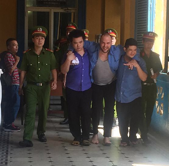 Vận chuyển 1,5kg ma túy vào Việt Nam