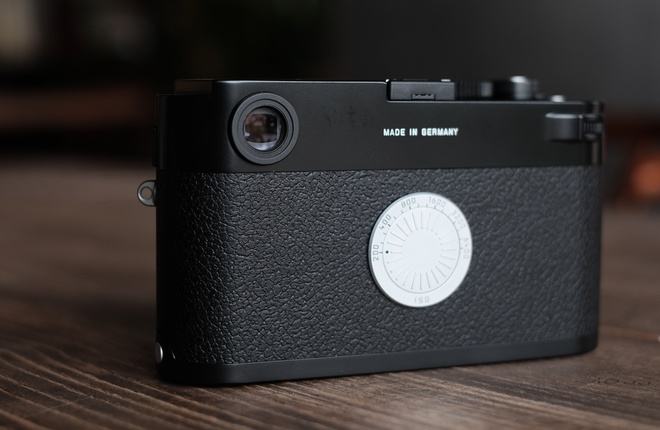 Máy ảnh số không màn hình của Leica về Việt Nam