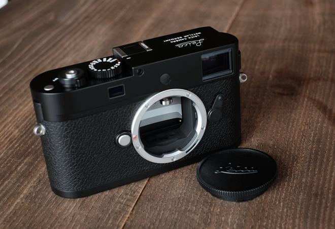 Máy ảnh số không màn hình của Leica về Việt Nam