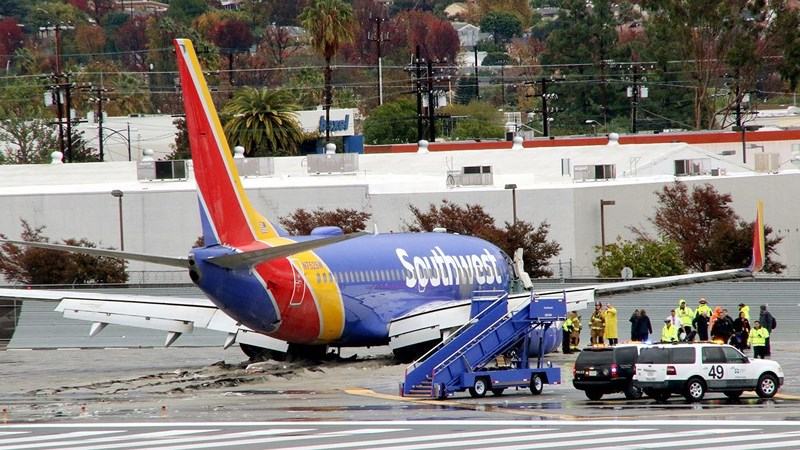 Máy bay trượt khỏi đường băng vì mưa lớn ở Mỹ