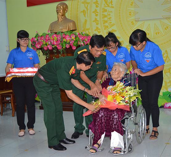 Tri ân các mẹ Việt Nam anh hùng