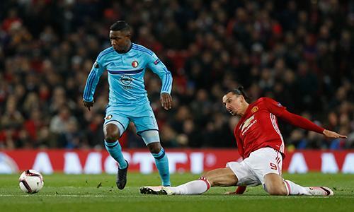 Michael Owen: Ibrahimovic chỉ là giải pháp tạm thời của Man Utd