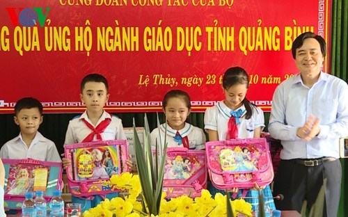 Miễn giảm học phí cho học sinh, sinh viên vùng lũ lụt Quảng Bình