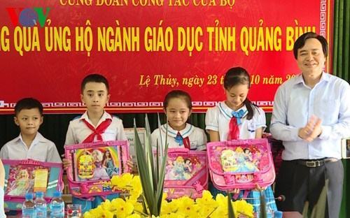 Miễn giảm học phí cho học sinh, sinh viên vùng lũ lụt Quảng Bình