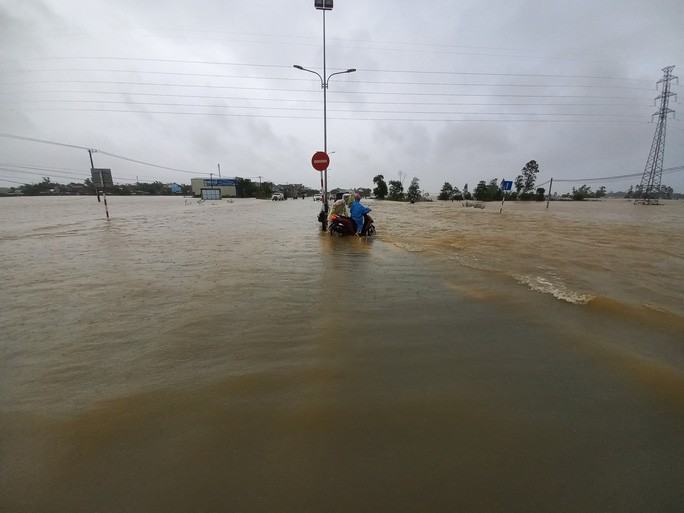 Miền Trung mưa to đến rất to, lũ có khả năng vượt báo động 3 - Ảnh 1.