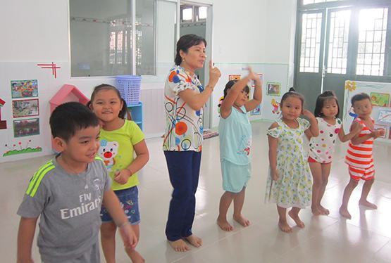 Giữ trẻ ngoài giờ: Làm hết sức vì con em công nhân