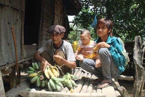 “Mồ côi tội lắm ai ơi!”